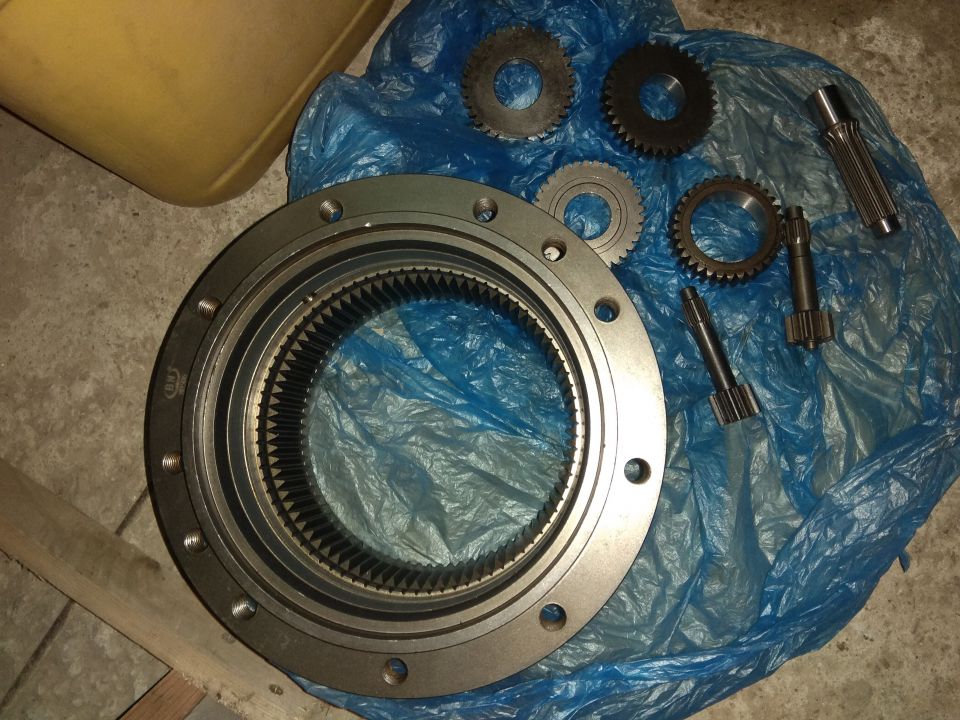 Komatsu PC28UU детали Редуктора хода - 0