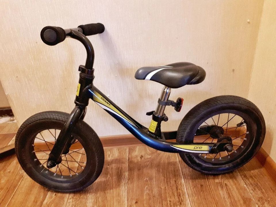 Продам беговел Giant - 0