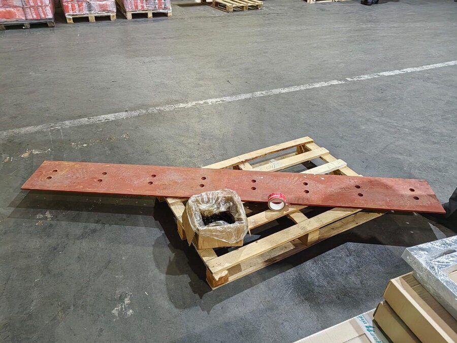 Нож ковша для Case 695 - 0