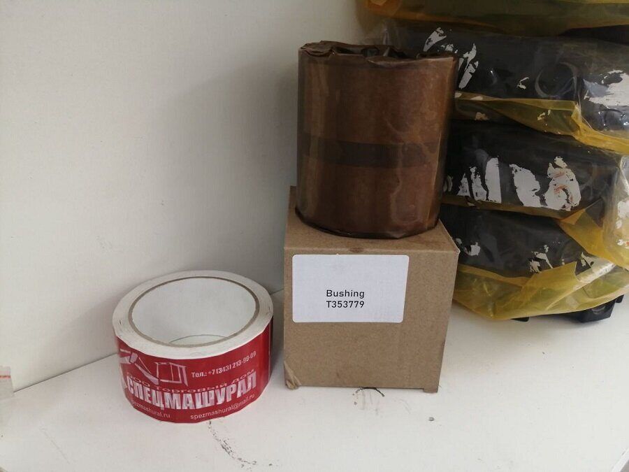Втулка T353779 для John Deere - 0
