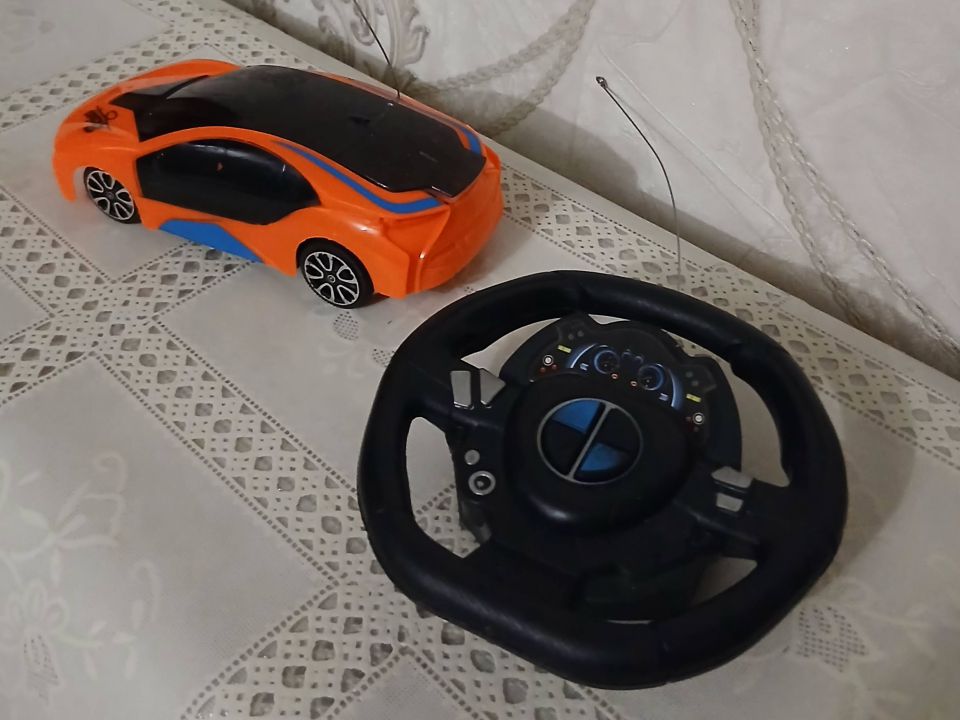 Машинка на радио-управлении с пультом - 0